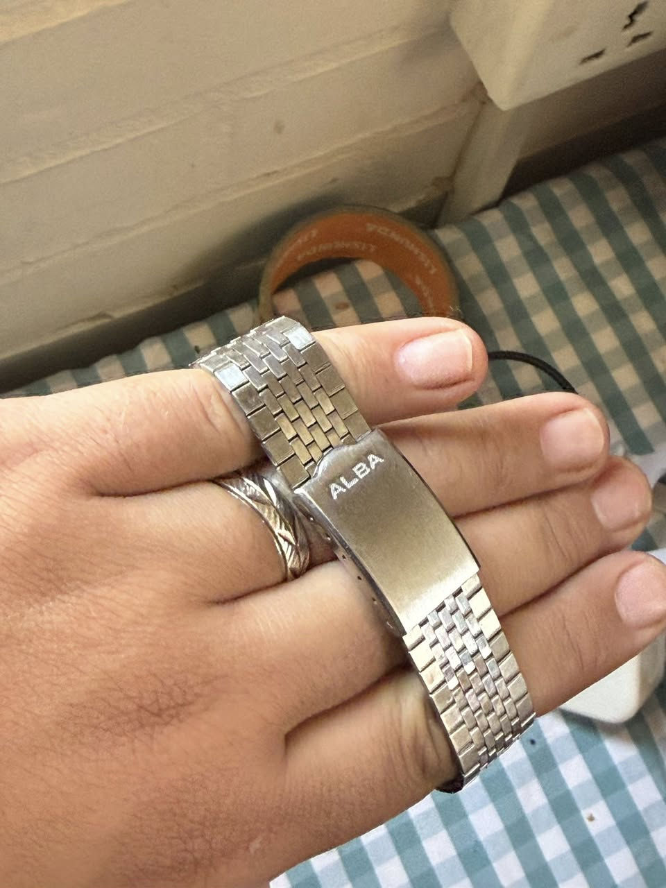 ساعه ماركة البا ياباني اصلي فنتج

انتاج سبعينات ساعه ناطقه 

Vintage Seiko Alba Digital Watch - Speaking Watch - Y823-5000 - Rare Retro Japan

سير يلبس ايد ناعمه وسط

سعرها 80 الف


**إذا كنت صاحب هذا الإعلان وتريد حذفه لأي سبب، رجاءا أرسل رسالة إلى الدعم الفني**
