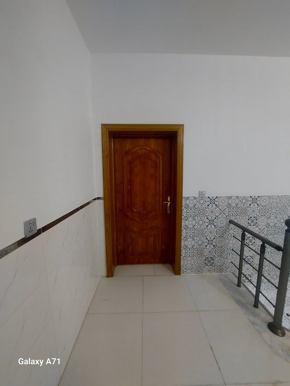 سلام عليكم
بيت للبيع ١٠٠م 
طابقين شارع 20  وساحه قرب متنزهات العتبة شارع الساله
خدمات كامله مي مجاري كهرباء تبليط رصيف  مدارس ابتدائي ومتوسط وعداديه 
خط كيات 
استقبال وصاله وثلاث غرف نوم ومطبخ و ثلاثه حمام 
بيت جاهز من كلشي السكوف والاساس صب الجدران طابوك 
الداخل كامل جص و بورك و سيراميك الارضيه كرانيت 
البنيان جديد 2025
السعر 145

***********
***********
