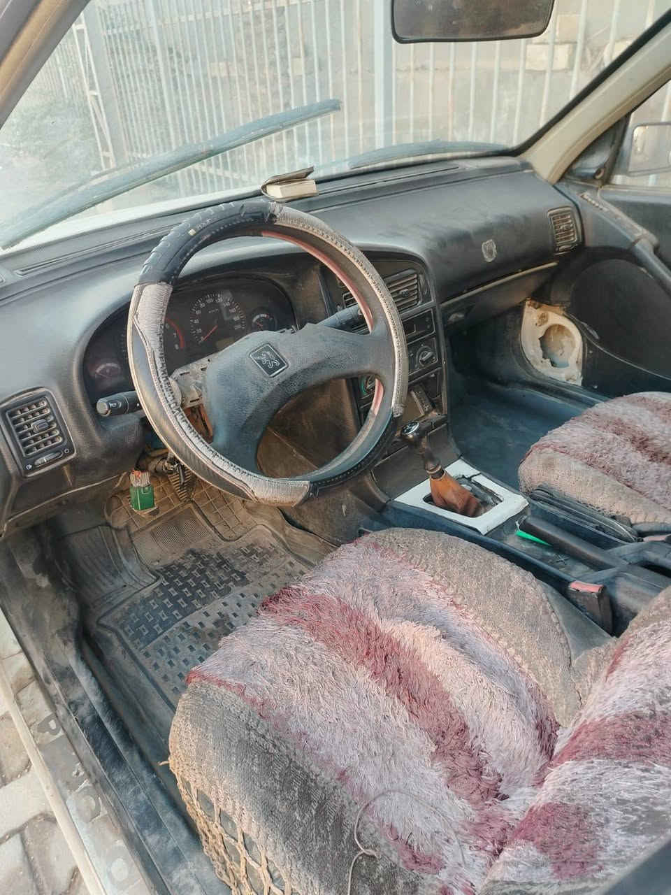 سلام عليكم سياره للبيع رقم الماني مكان بنجف السياره كير مكينه مابيهن شي عوزهه شويه كهربائيات شغاله السياره السنويه صاقطه السعر 10ورقات قفل ابيع هل موجود ادليك براعيهه واكاتبك  جوم حديد ‏‪***********‬‏
