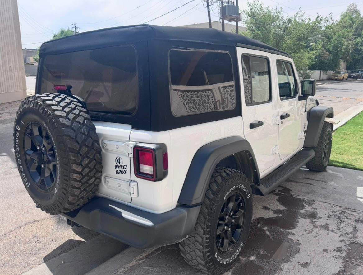 السلام عليكم ورحمه الله وبركاته 
للبيع فقط
جيب رانگلر فئة willys جبلي مرقم بغداد موديل٢٠٢٢ وارد أمريكي حادث خفيف دعاميه اماميه  فقط بدون دواخل ماشيه ٣٣ قابل للزيادة مكينه ٢٠٠٠ تيربو كاملة بدون اي نقص السيارة جديدة بحالة الوكالة عليه ترفيع واضافات من امريكا السياره مصروف عليه ومتعوب عليه واستخدام قليل 
السعر 27000
مكاني بغداد-المنصور
للاستفسار *********** بغداد, العراق
