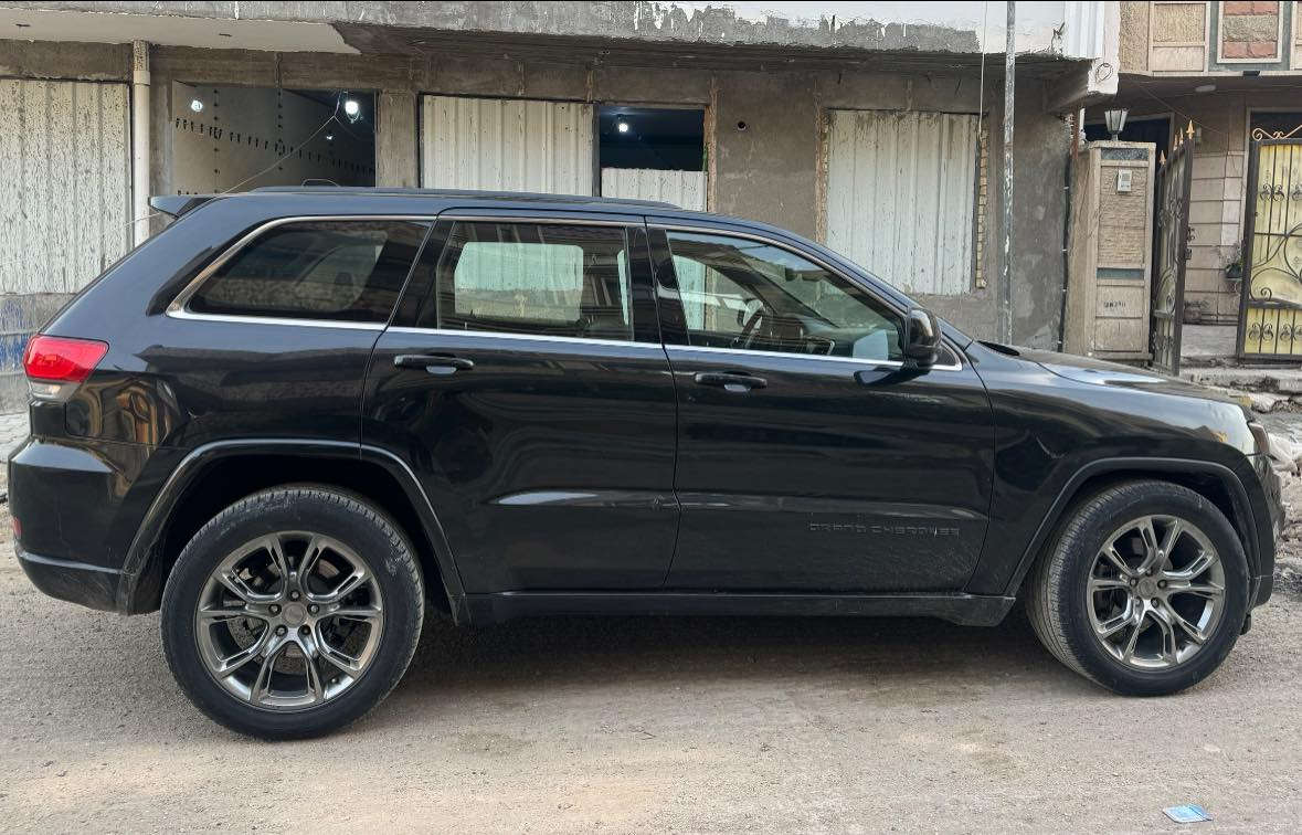 السلام عليكم 
جيب 14 شيروكي وارد امريكي سوده فول مواصفات 
حادثها جاملغات ثنين وبنيد وشبر من باب السايق
كير ومكينة مكفوله فقط بعض النواقص بالصدر  
السعر $170 وبيها مجال مكاني بغداد 
رقمي  ***********
