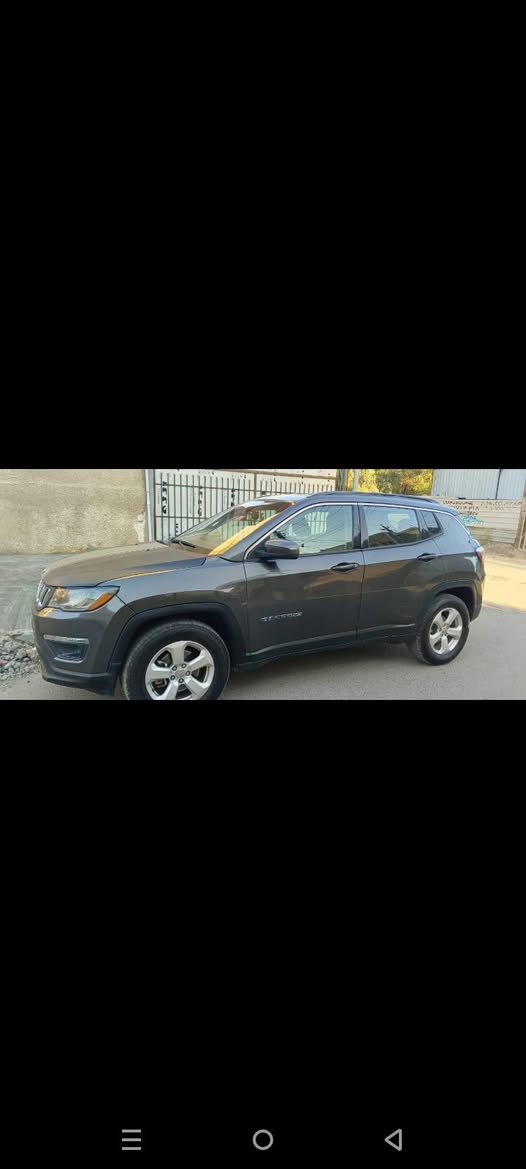 جيب كومباس فئة لاتيتيود 2018 
اللون رصاصي غامق 
محرك 2400 جيد جدا 
كير جيد جدا 
صدر جديد قبل اسبوعين شديته
ماشبة 61 الف
حادث خفيف حتى الايرباك مطاك بعده
رقم  بغداد دولي جديد باسمي تحويل ثاني يوم 
كشنات جلد 
تبريد قطعتين ثلج 
بصمه جنطة 
مكاني بغداد 
بيهه سونار 
122 وبيهه مجال بسيط 
سياره جاهزه من كلشي والحمد لله 
للأستفسار واتساب(*********** )محمد
