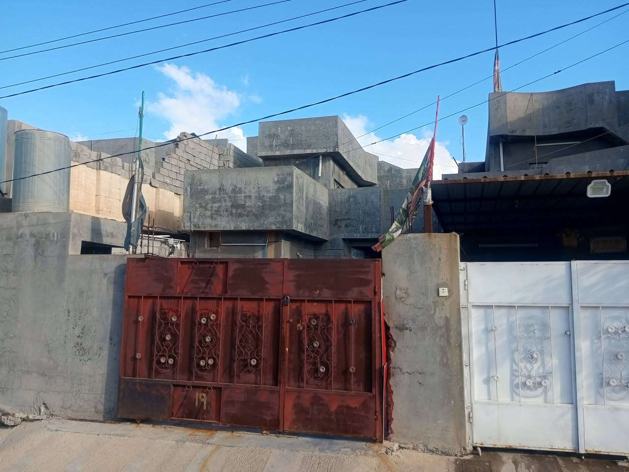 🛑 أعلان 

دارين للبيع طابو ملك صرف كل دار 125 متر طابق ونص 

🌍 الموقع حي العسكري مقابل اسواق روكان كل الخدمات متوفرة 

المساحة كل دار 125 متر 

الواجهة كل دار 6.25 متر 

☎️ للاستفسار اتصل ***********

أو مراجعة المكتب الكائن شارع العام بأتجاه بغداد مقابل حلويات علي الحمداني وصيدلية سما طوز 
ومن الله التوفيق 🏡
