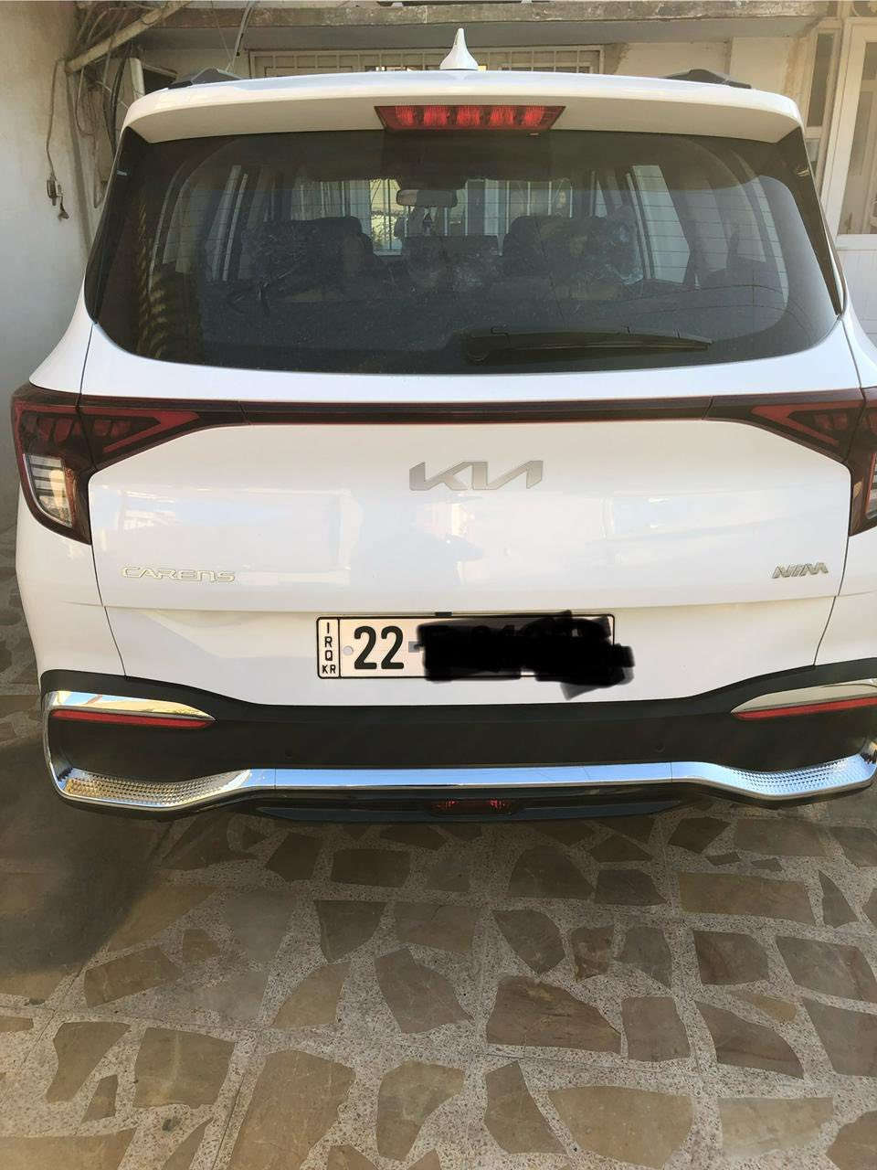 كيا كارينز2023للبيع فقط ضمان شركة نيم فول مواصفات فتحة لايت 3عدسات تبريد لمس شاشة انارة داخلية 7الوان ماشي 18الف باسمي مكانها كركوك السعر 185بيها مجال معاملة الجاد يتفضل خاص او الاتصال *********** وشكرا

