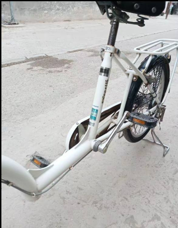 سلام عليكم تكسي برجستون للبيع
لون مميز 🤍

كير 3 نمر 
بركات اماني خلفي 

لايت زنون ابيض 
قفل امامي خلفي 
بايسكل ياباني بعده بتايرات ليابان برغي ممفتوح نضيف كلش 

160 بي مجال مكاني بغداد العبيدي 
***********
