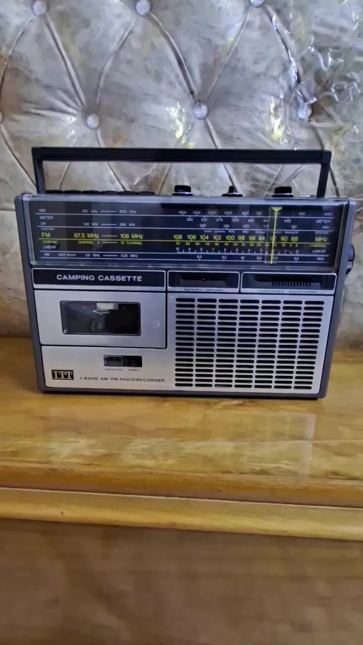 تحية طيبه جهاز مارگه  ITT  الماني 🇩🇪
صوت نقي  نظافه عاليه جداً  كهرباء  مباشر 
باتري عدد 6 وسط جهاز  بلاي وضع الشرگه 
 يوجد فيديو لتوضيح 
السعر خاص  ***********
