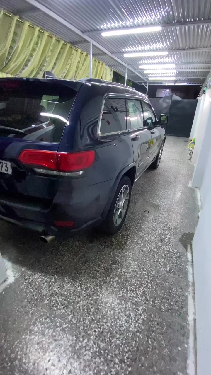 السلام عليكم اني اشتغل بوليش وتشميع وتكحيل ونانوسيراميك وحمام مكاني الحرية شارع ٣٠ للحجز***********
