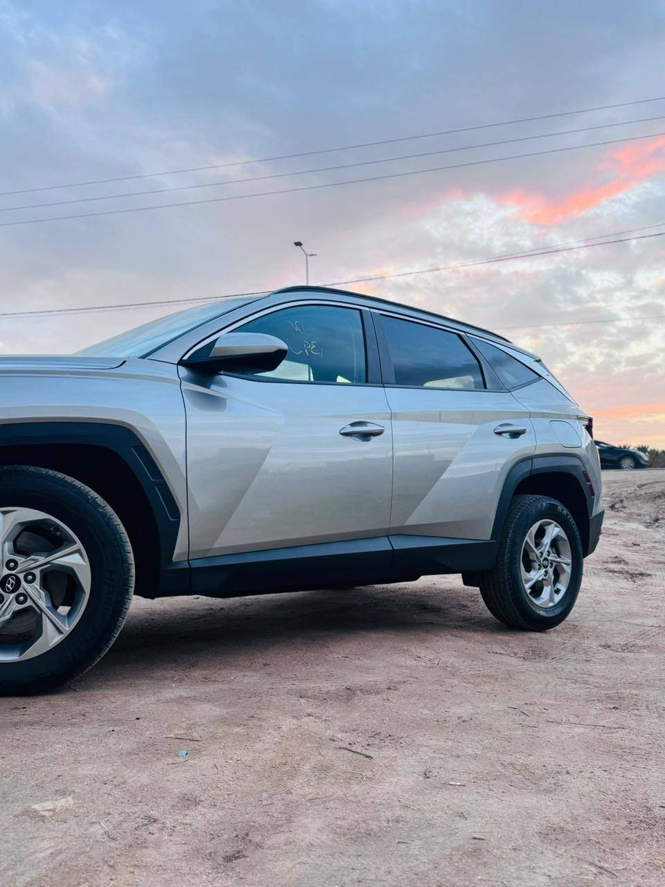 السلام عليكم ورحمة الله وبركاته للبيع هونداي توسان موديل 2024 مرقم كتاب شهداء قادسية ماشية 40 مايل فول مواصفات عدى البنوراما دواخل ابيض وأسود بيها قطعة تبديل(جاملغ ايمن) بأمريكا فقط صور الضربة مرفوقة بالأخير  السعر 188 وبيها مجال رقمي للتواصل *********** السماوا, المثنى
