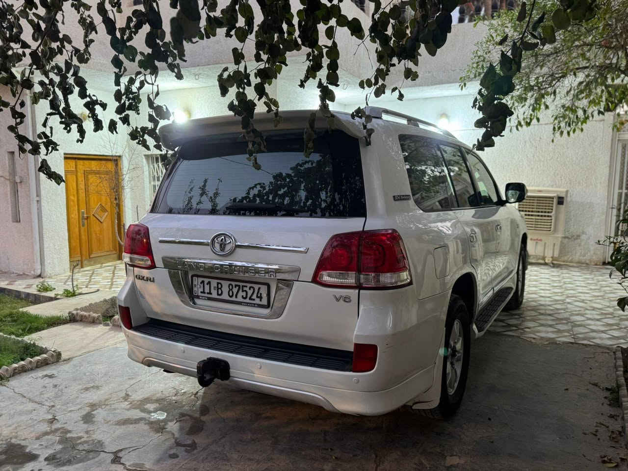 السلام عليكم لاندكروز ستينيه موديل 2011 رقم بغداد انكليزي بسمي فول مواصفات كشن كهرباء كشنات جلد  محرك 6 سلندر كفاله عامه عدا بارد بسيط جاملغ امامي  والسونار مرفق السعر 308 مكاني بغداد رقم الهاتف ***********
