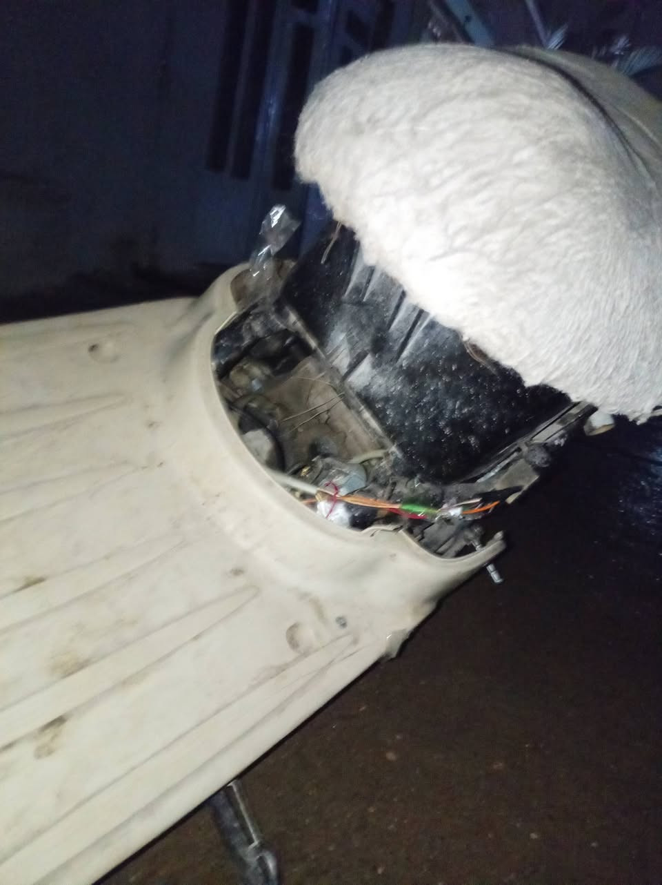 السلام عليكم عندي هذا الموتور للبيع طالب عليه 100,000 شرق ماكينه رقم واحد وشاصي كل شي ما بيه الله بداكم جديد طق الساند اريد ابيعه ***********
