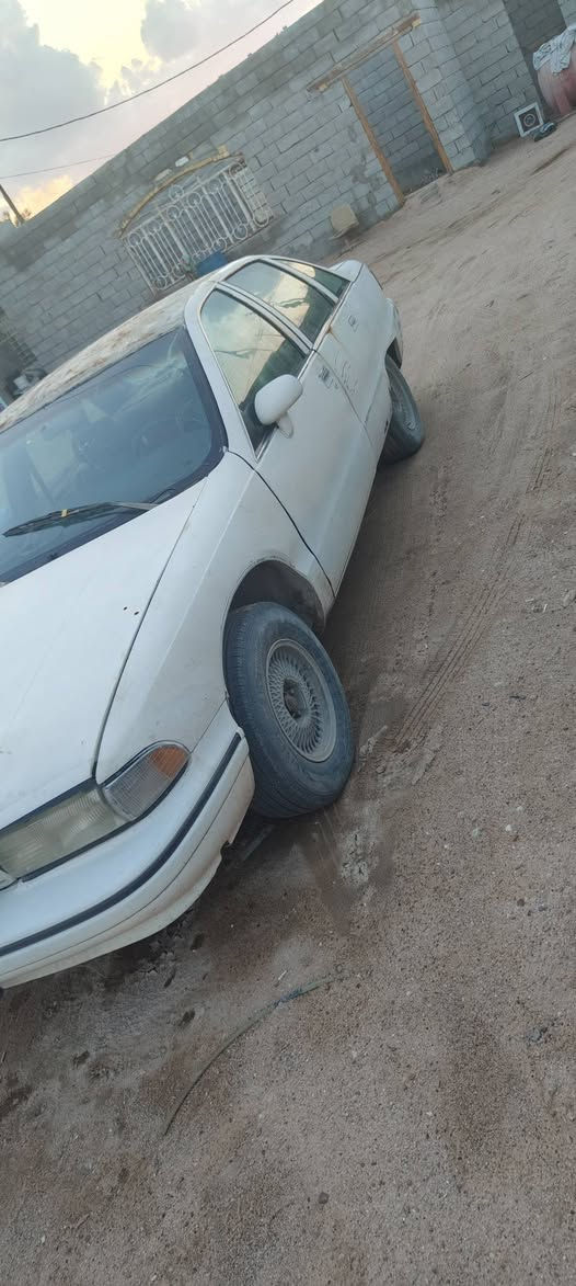 السلام عليكم 
دولفين للبيع  موديل 91  مكينه 3000  فيفيتي.  سنويه صاقطه بل 20    بدون غرامات   حرف اليف.  (بسمي. )  حداديه و تخم تايرات كهرباء كلهه شغاله .  كير مكفول  (مكينه. بيهه خيط كلش خفيف ).   مكاني البصره  ابو الخصيب   ***********
