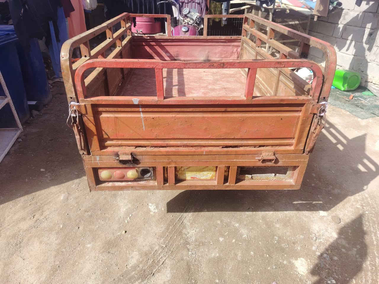 سلام عليكم ستوته ليفان ادوات مكفوله سرقه وعشائرين الستوته كدام عينك السهر 600 وبيها مجال حك الجيه مكاني البصره كرمت علي المعسكر القديم رقم ***********
