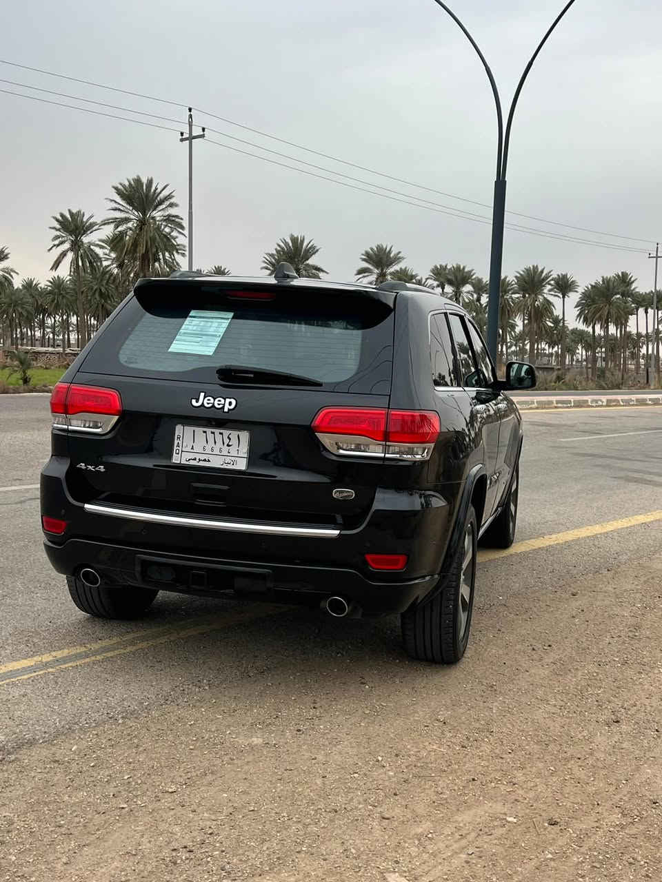 السلام عليكم
جيب گراند شيروكي ٢٠١٥ وارد امريكي 
فول مواصفات اعلى فئه 
بصمه بنوراما كشنات جلد تدفئه وتبريد 
بيها بس بنيد كلير والباب الخلفي والجاملغ جهه السايق فقط 
عليها رقم مميز 
السعر ١٧٠ وبيها مجال 
مكانيّ الخالدية 
للاستفسار ***********

