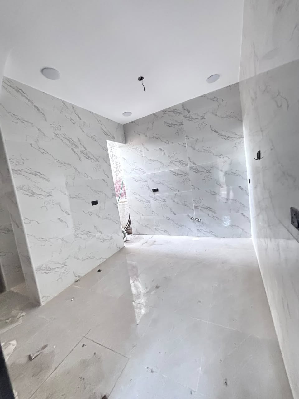 50 م طابقين الدوره البوعيثه السلطان شارع الفلل قريب الشارع العام غرفتين نوم وباقي الملحقات 
***********
