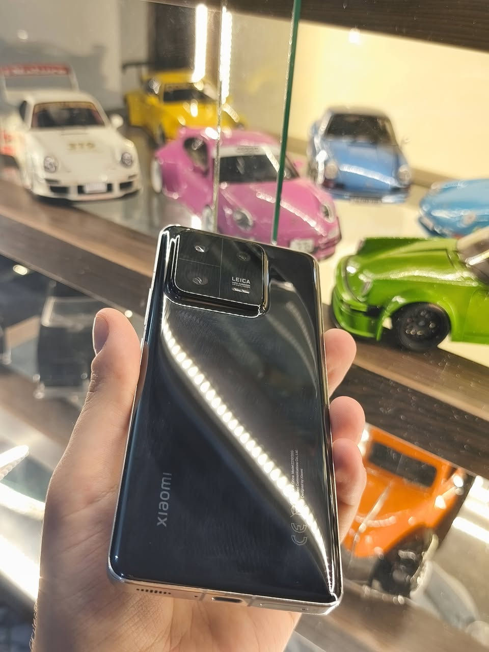 شياومي mi 13 pro 
معالج snapdragon 8 gen 2 
بطاريه 4820
3 كامرات 50+50+50 لايكا 
الجهاز جدا نظيف بس فقط بيه الظهر البلاستك صار كسر واتبدل بالشركه قبل سنتين 
السعر 475 الف 
***********
