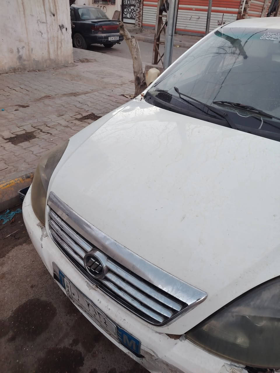 سلام عليكم ليفان 520   2011 رقم واسط للبيع سعر ٢٥ وبيه مجال ***********
