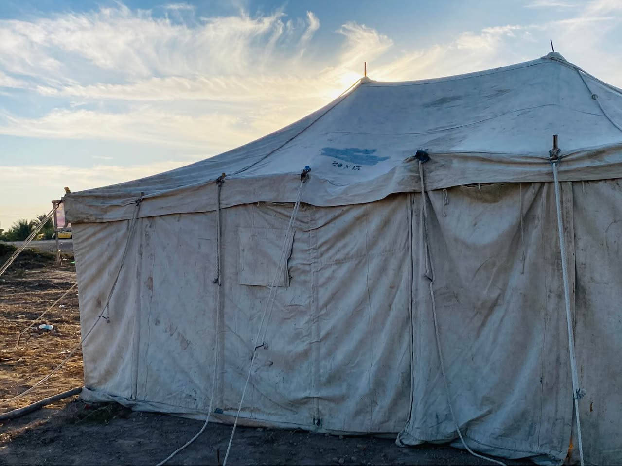 للبيع خيمه صباحيه نضيفه جداً 
استخدام قليل 
القياس ٦×٤ عمودين 
لكل جهه باب وشباك 
الداخل نضيف جداً 
مع كافة الملحقات (حبل +أثبات + أعمده سقف ) 
حالياً منصوبه ما بيهه اي ضرر 

السعر ٥٠٠ وبيهه مجال  
المكان ذي قار الغراف 
*********** الشطره, ذي قار
