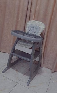 كرسي أطفال • يتحول لأرضي • مستعمل