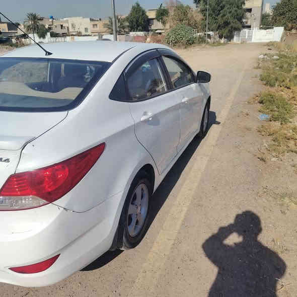 السلام عليكم اكسنت للبيع مكان السياره بغداد الزعفرانيه مواصفات السياره موديل (١٥) وارد خليجي 
١- مري كهربائي
٢- اشاير بالمري
٣- (٥) ويل كروم 
٤- كير اوتماتيك عادي
٥- محرك ١٦٠٠ دوش
٦- داخل لونين بيجي ورصاصي 
٧- انارة ترحيب داخليه من تفتح السياره
٨- شاشه اندرويد
٩- كامره دواره
١٠- باتري جديد+ راديتر جديد 
١١- دبل (٢)سويج شخاطه بلادي
١٢- منضومه لد كامله
١٣- تحكم ستيرن جهتين
١٤- الارضيه والجنطه مغلفه جلد
١٥- رقم بغداد السياره  تريد تحويل تريد وكاله
اخوان اسف على الاطاله بس حبيت اشرح كلشي لان اني ممتواجد عالفيس
السياره حادثه ربع الصندوق الخلفي بس مصلح بارد ومصبوغ غير هذا مابيها شي الحمدالله والسونار موجود بالصور السعر 105 وبيها مجال شويه
للاستفسار الاتصال على الرقم ***********
