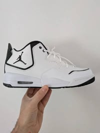 حذاء جوردن • قياس ٤٢ ونص • توصيل محافظات