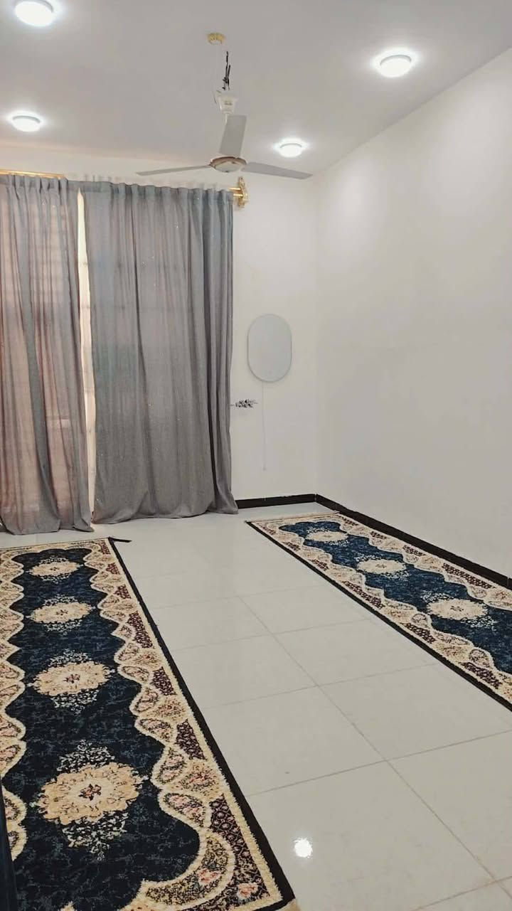 دار100م. طابق ونص شارع ١٢بناء درجا ولا كاملا مجمع بيتي الثاني جنب الميرات سند سعر  لبيت ب 70 مع المجال الرقم ***********
