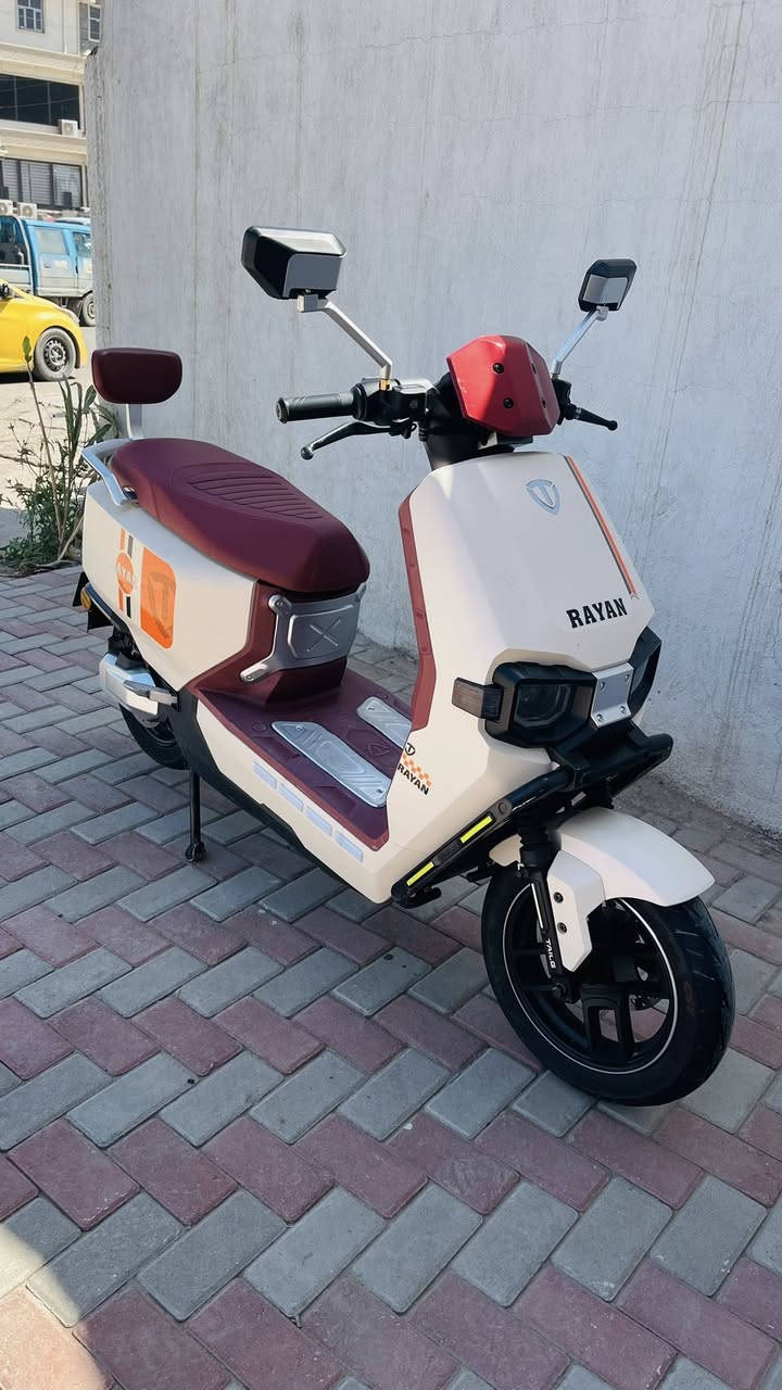 السلام عليكم ..
دراجة شحن للبيع ريان وحش الكون 2026 vip 
دراجة ماشية 290 فقط جديدة استخدام شهر 
6 بطاريات مسطرة گرافين الاصلي 
تمشي بالشحنة الوحدة 70 كيلو 
ملف 3000 سرعة 80 
مكفولة من الشخط 
سعرهة 975 الف /مكاني بغداد ابو غريب الزيتون 
*********** / ***********
