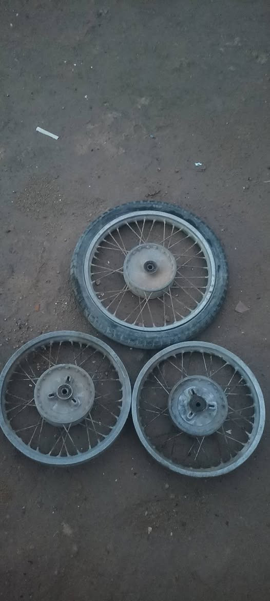 السلام عليكم اخوان وياله للبيع اثنين 16 خلفي 1 18 امامي ابيحن كوم حديد ما اعرف كل شيء عنهن ابيعهن شلع ثلاثتهن ب 50 العنوان الانبار الفلوجه *********** بي واتساب
