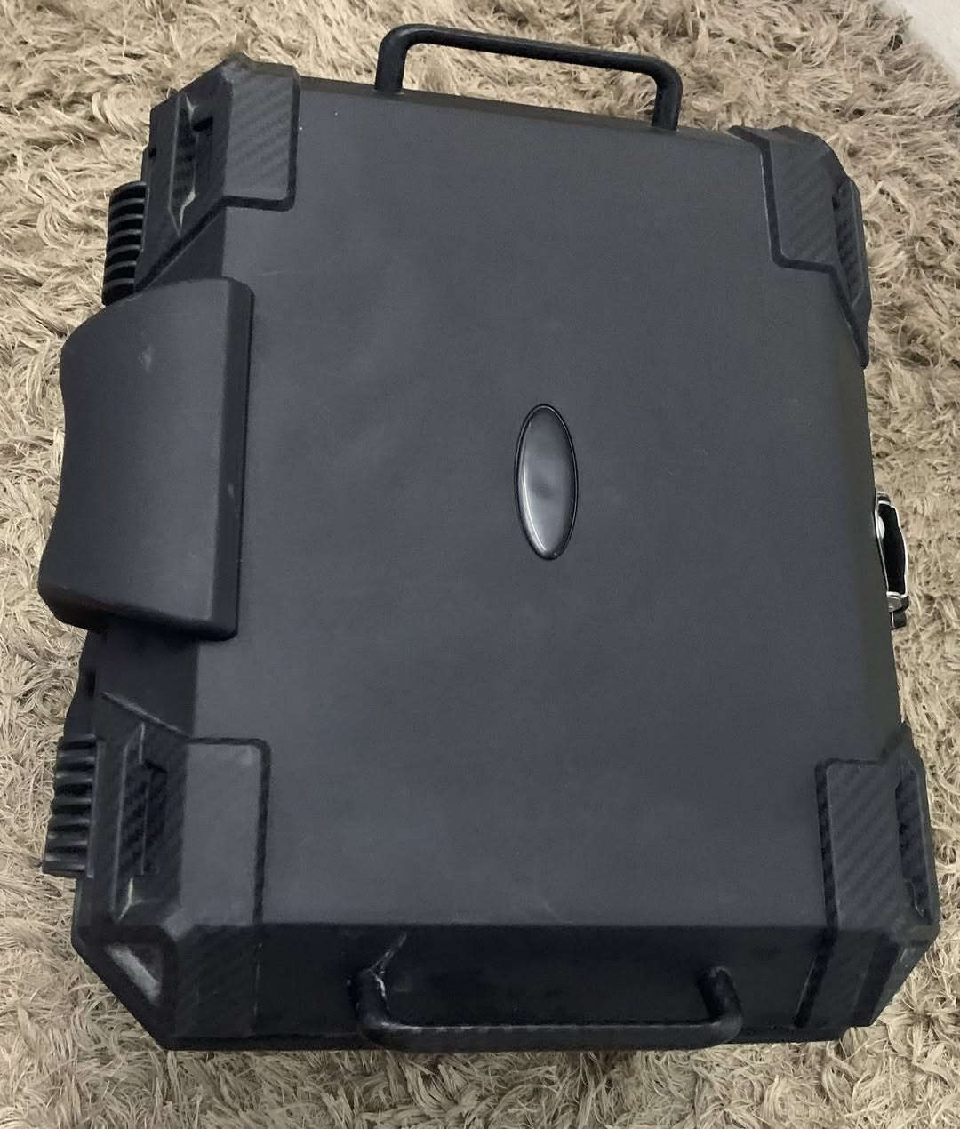 اغراض دراجة
خوذة نظيفة بس بيها شخط مثل ماموضح بالصورة 
صندوق GS وسط نظيف 
سيباية بريز طويلة نظيفة 
هورن سيدان هو وكتف كامل بس شد 
لايت زنون ابو مروحة 8500W 
جامة امامية نظيفة ABK 
بغداد البلديات 
متواجد واتساب ***********
