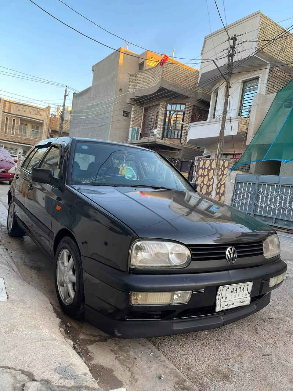 كولف mk3 مكينه١٨٠٠ اوتو مكفولات صدر نضيف رقم بغداد داخلهه نضيف بدون حادث صبغ جماليه فقط تخم تاير ويل كب سياره حلوه وجاهزه السعر44 مكان بغداد حي جهاد***********

