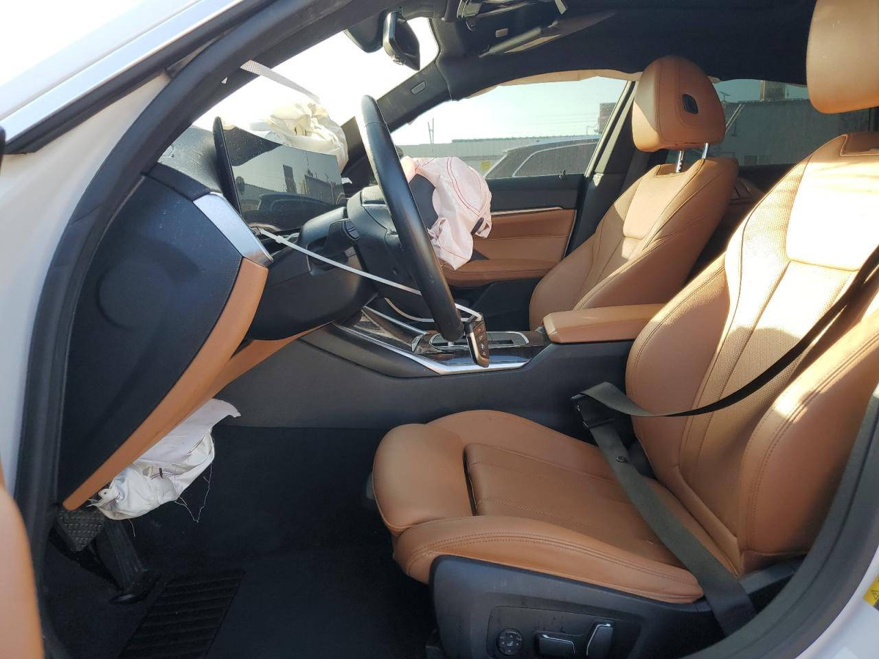 السلام عليكم عندي bmw 2024-i4
سعر السيارة 245
السيارة في دبي يتوفر نقل عمان او اربيل 
اخت الكلين بدون قطرة صبغ 
***********
عندي بعد سيارات غير شي اذا تحب حاضر
