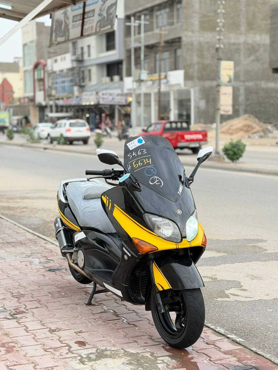 T MAX 2007
دراجه فول كل نقص مابيها 
دهن جديد 
بانزين محسن 
لايت زنون 
صالنصة رياضي 
للبيع او المراوس للاتصال ***********
الخاص مفتوح
