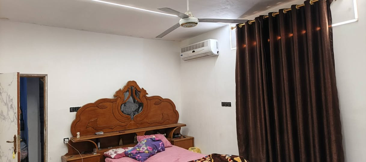 سلام عليكم بيت للبيع المساحه 160م اصلاح زراعي مكاتبه فقط عنوانه حله شارع ٨٠ مال كربلاء محيزم الرابعه مقابل حي الامام قريب على الشارع العام  السعر 30 وقابل للتفاوض ترميم جديد 2025 للستفسار اكثر  
***********
