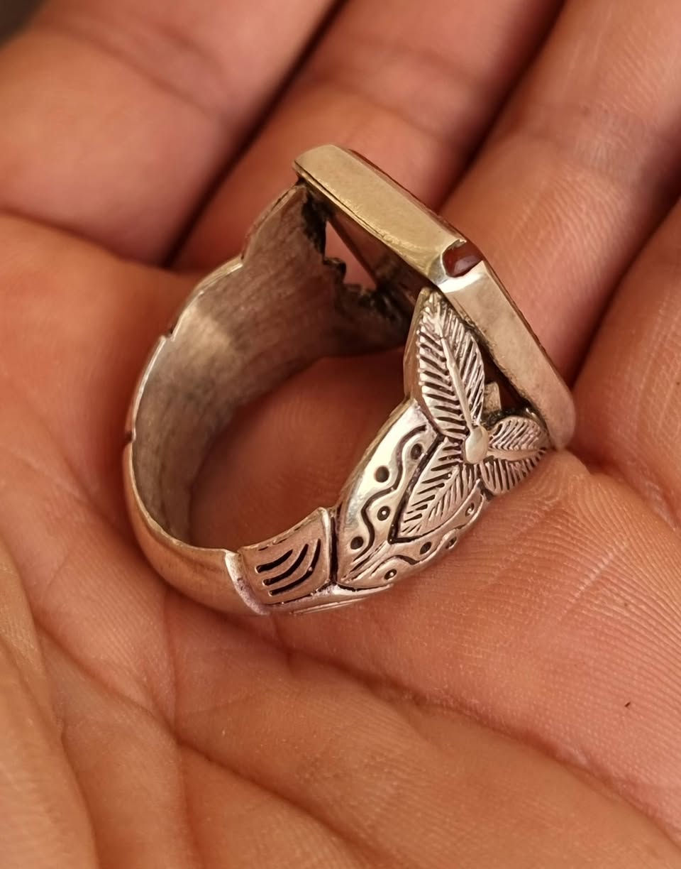 عقيق يماني احمر زعفران مخطوط خط يدوي المبدع الأستاذ محمد همداني امضاء رفيع 🔥سورة العصر المباركه كامله🔥بصياغه يدويه ثقيله للبيع مكاني بغداد يوجد توصيل إلى جميع المحافظات للبيع فقط فقط أحبتي الغوالي ما اراوس بس ابيع 
***********
