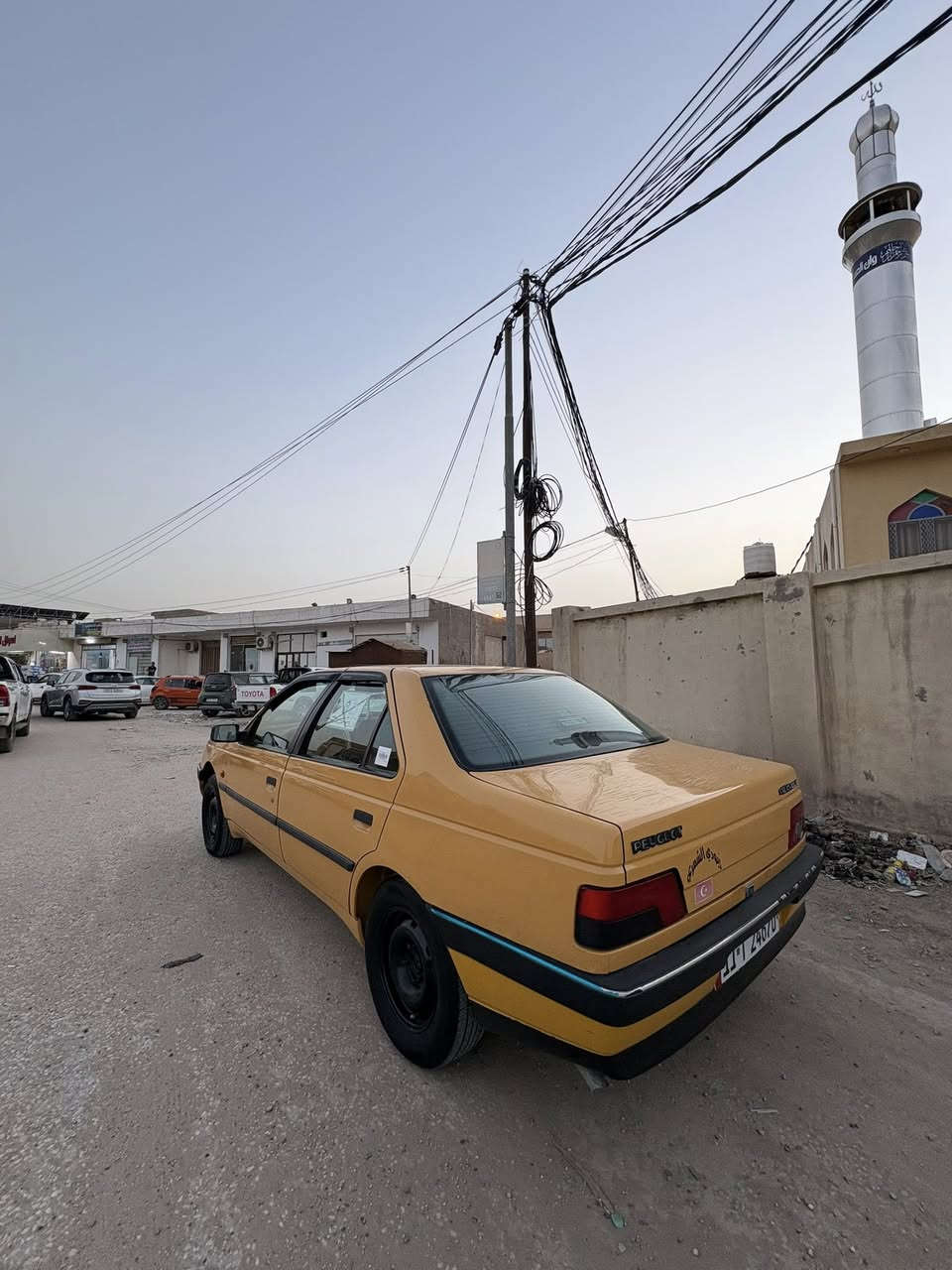 السلام عليكم بيجو 405 للبيع موديل 10 كفاله بيهه بس بنيد مبدل اثر جراد مكفوله من كلشي ع البلاد دواخل كهربائيات كله بلاد ظفاير بلاديه السيارة معنى الكلمه جديده وبلاديه وكلشي شغال بيهه اي كلوب مابيهه نقص تجي وتشوف بعينك كير مكينه تبريد ثلج ❄️ شرط منظومة جديده شرط ثلج ادامه كامله البارحه مسوي الهه من فيت بم  تخم نوزلات سياره تشغل وتطلع ترايك وين متريد مكان السيارة بابل مركز المدينه رقم تلفون 📞 *********** السعر 39 وبيهه مجال كلش قليل  وكلشي اكو بسوك
