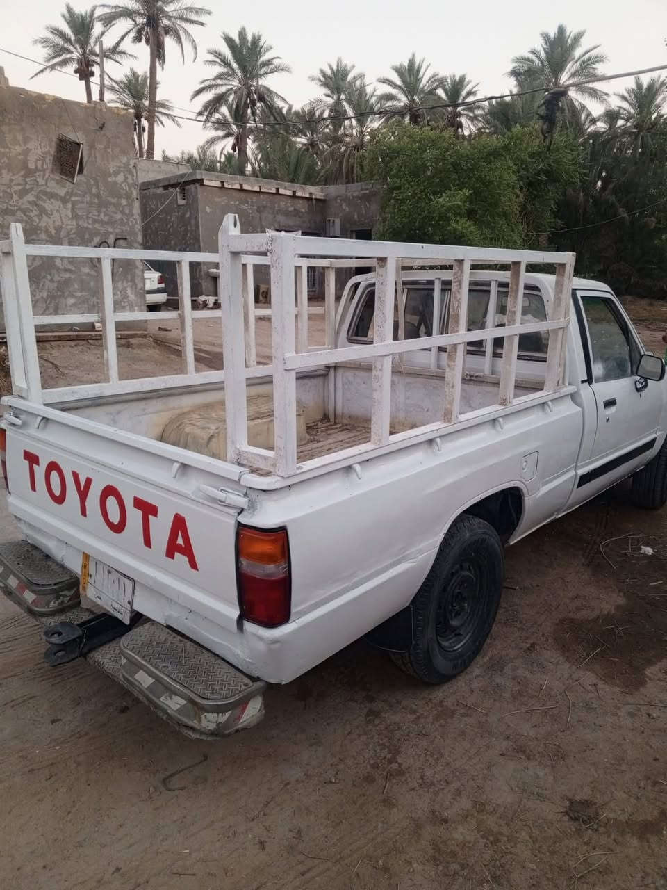 سلام عليكم 
بيكم موديل 1985 سياره حلوه ونضيفه
بيه كير ومكينه يخبلن تخم تاير جديد
مصبوغه عام وسياره بعده ما بولشه 
سعر 25 وبيهامجال مكان سياره كربلاء طوريج    ***********
***********
