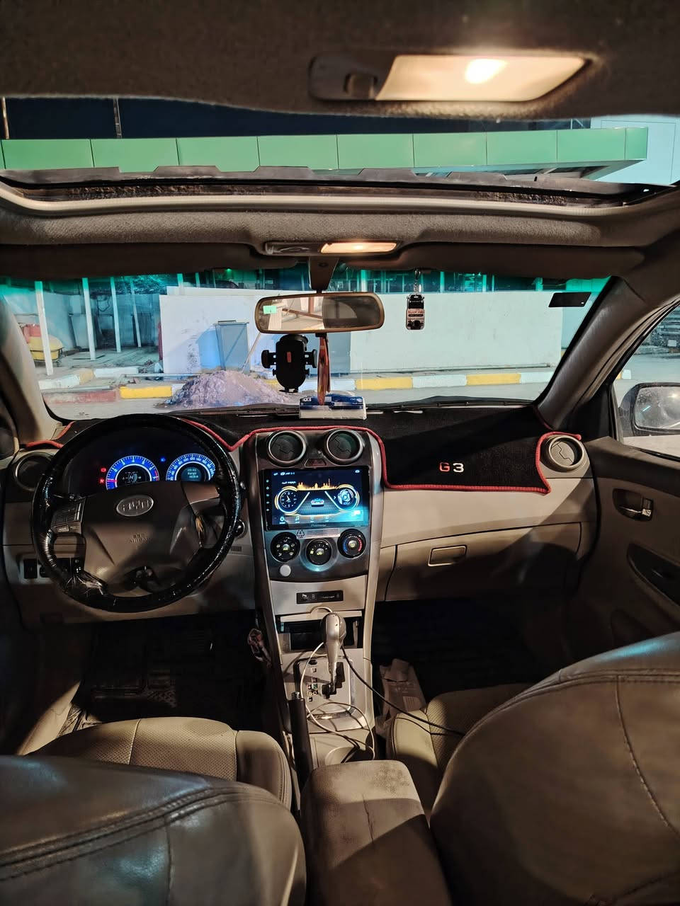 السلام عليكم عندي بي وايدي جي 3 2013 رقم بغداد جديد بسمي تحويل ثاني يوم سياره بصمة وفتحة وتحكم ستيرن وشاشة مكاني بغداد سياره بيهه صدر تعبان وكنترول مال كير حسب مكالولي سعرهه ٤٨ وبيهه مجال الشراي يتصل او خاص موجود ***********
