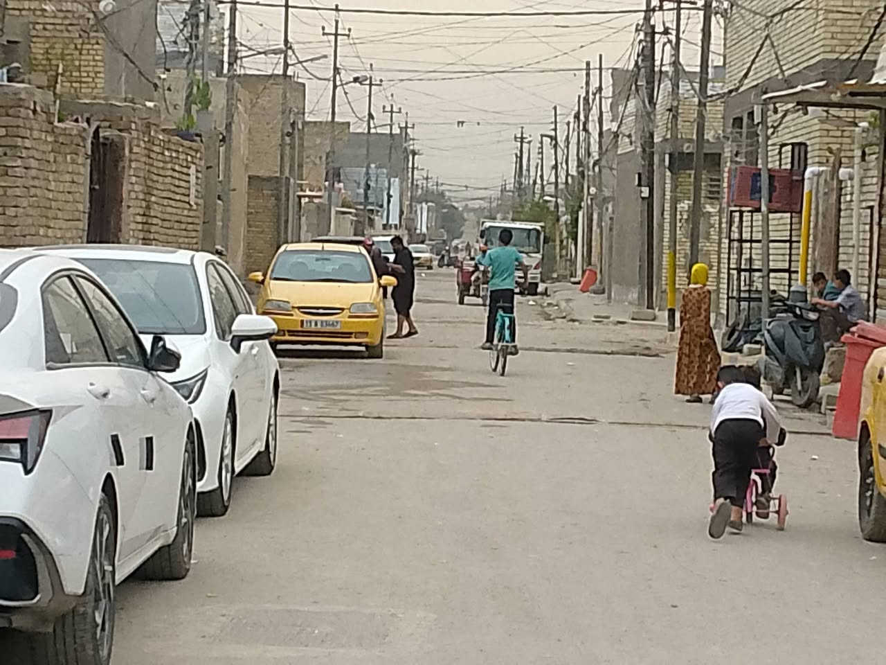 بيت للبيع حي طارق شارع الوسط تيل 39 وجهيه 6ونص نزال 38 تطلع مساحة 250 تقريبا بي طابو 100 ابيع تفليش السعر 68 قفل ***********
