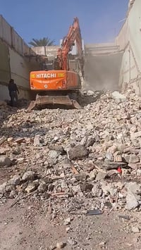 هدم الدور ورفع الانقاض 07718642519  وحفر الجفره وقطع البيوت المشتركه و...