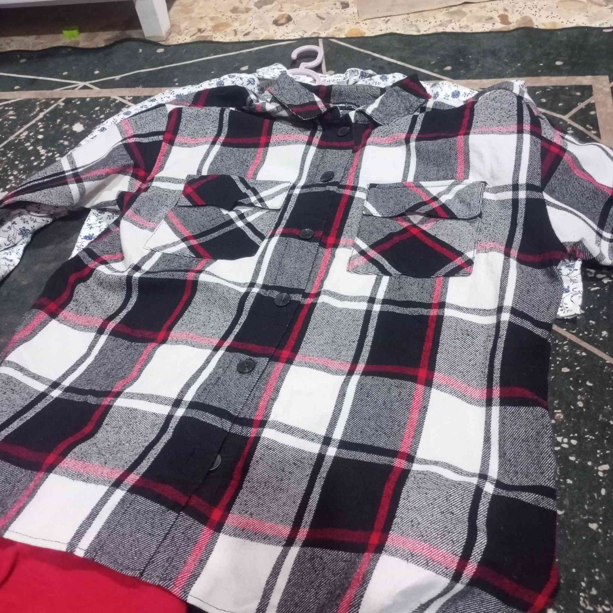 اليوم نزلت عندي وجبة
ملابس نسائي شتويه وملابس اطفال 

شتويه متنوعت الاحجام من الكبير 

الى الصغير والاسعار مناسبة 

الاسعار من 5 الاف دينار القطعه 

الى 4 الاف الى 3 الاف دينار 

الى الفين دينار الى الف دينار 

عنواني الرميثة حي المهندسين 

بسايدين الجدد قرب مدرسة 

الثانويه العراقيه للبنين بظبط 

تنويه العنوان مو محل العنوان بيت 

يعني مخزن ونتواجد دائمن الصبح 

في سوق سفان الرميثة على الشط 

رقمي *********** واتساب 

*********** واتساب 

تنويه لجميع باجر انشالله 

افرز الملابس كلها واكملها 

واليريد ملابس نسائيه شتويه 

عنواني موجود واليحب اكو 

توصيل ستوته كروة الستوته 

الى الاماكن القريبه في الرميثة

الفين دينار والى الاماكن البعيدة

داخل الرميثة 3 الاف دينار 

هذا كلشي
