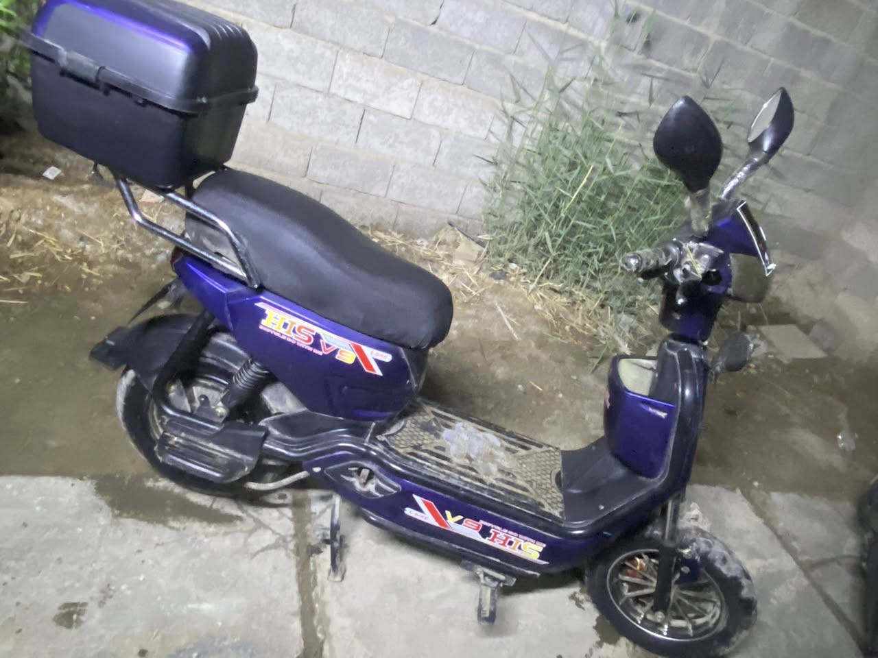 السلام عليكم دراجه كهربائيه شحن حجم 16 مابيه شي بس نقص جاملغ امامي وصحن لتاير الكدام ماكو غيرهن دراجه اربع تمر ترجع للخلف سعره 200 وبيه مجال ***********
