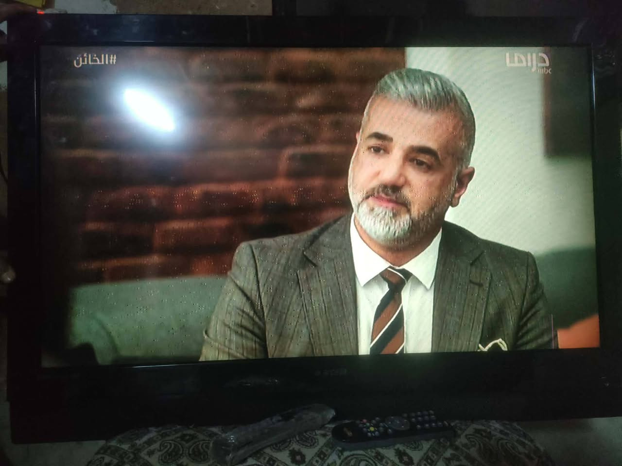 شاشه بدون نت حجم 52 سعر 70 اتصال ***********
