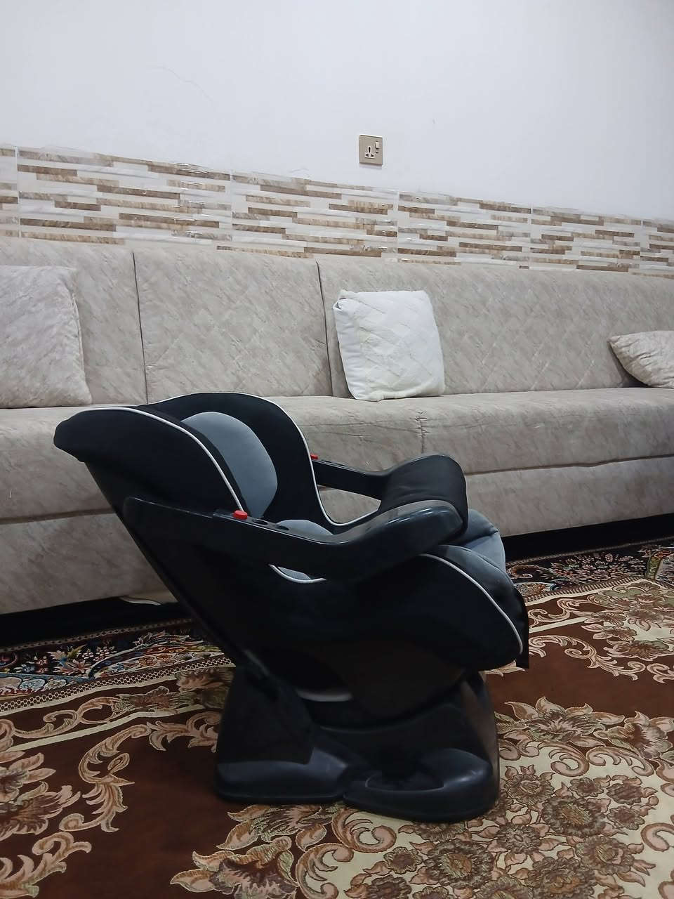 کورسی ناوسەیارە بۆ مناڵ مارۆکەی Bravo ، زۆر تازە و بێعەیبە ، تایمی خەوی هەیە ، ، قایشی بەستنەوەی مەزبوتە ، لە تەمەنی چوار مانگی بۆی ئەبێ تا 6 ساڵی 
سعریشی زۆر گونجاوە قفڵی 35 هەزارە بێمعامەلە
سلێمانی ، گەیاندن هەیە***********
