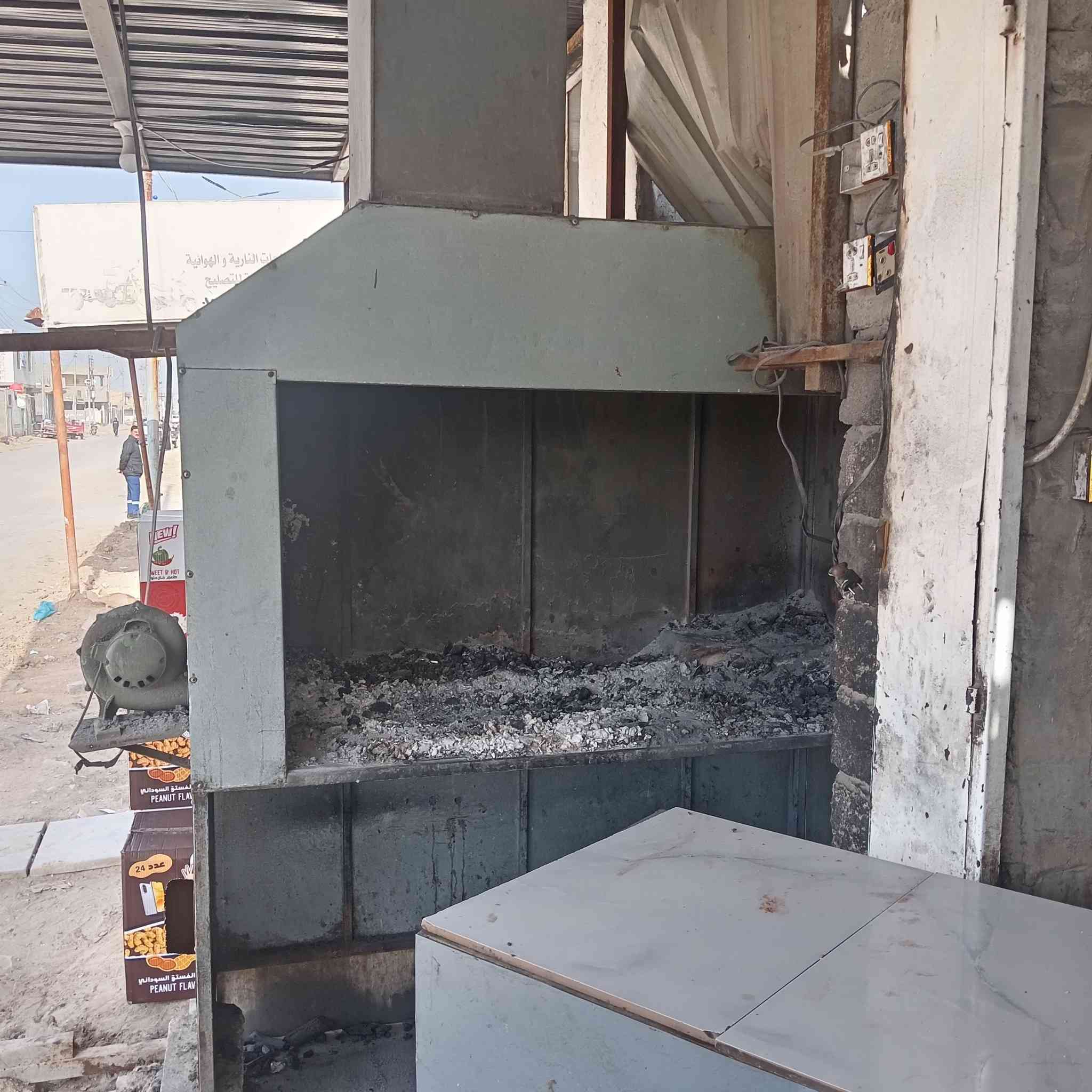 غراض مطعم للبيع نضيفات وجار كباب جديد و شوايه #دجاج تاخذ ٦شياش و جام خانات ***********  عنوان قضاء المجد
