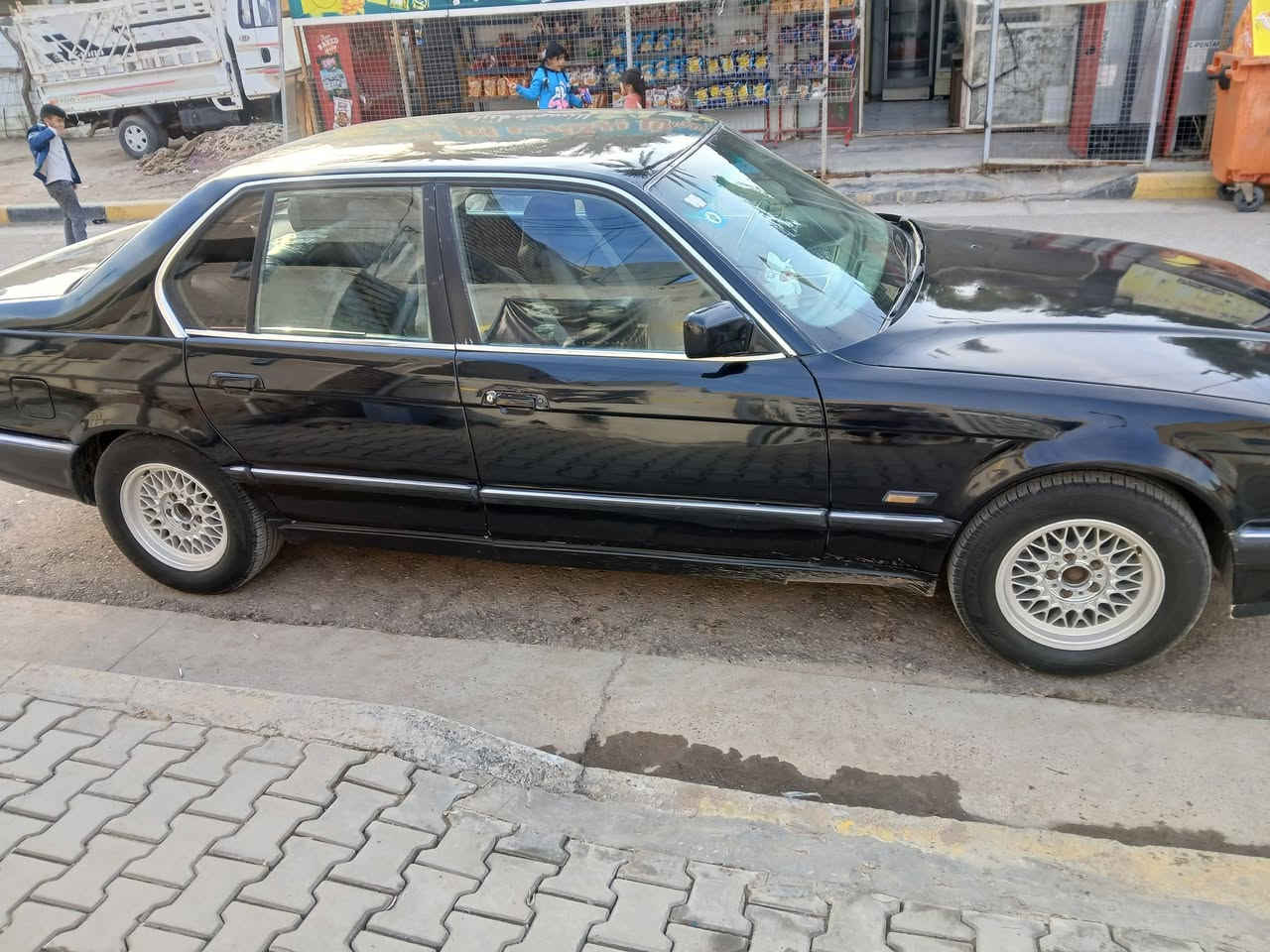 ٧٣٥ موديل ١٩٩١ بئسمي رقم بصره انكليزي محرك جيد جدا تبريد شغال حداديه اماميه ١٠٠% مصبوغه عام محرك مفتوح ٣٥٠٠ كهربائيات جيد جدا زوج تايرات أمامي جديد ويل خليه السعر ٤٥ ورقه وبيه مجال للشراي مكان السياره بغداد الحسينيه *********** اتصل
