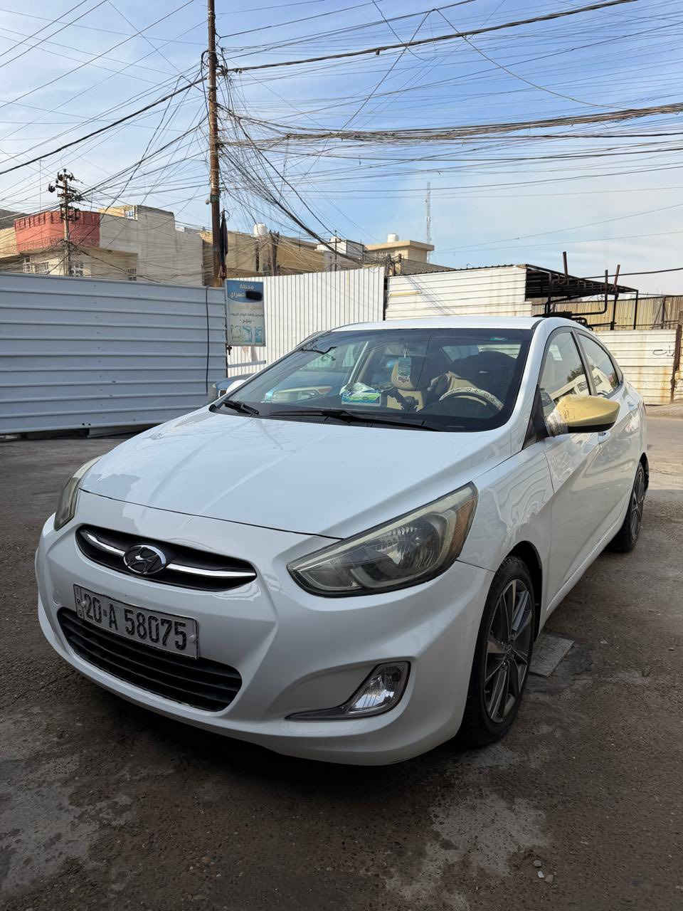 السلام عليكم عندي اكسنت موديل ١٥ امريكي بيها صفحا وبيها ملاحضات وتعديل بل شاصي الخلفي شوية 
اما البجم كبس سيارة بسم بينة ونضيفة وحلوة وبيضا 
محرك ١٦٠٠ عنواني بغداد الشعب 
رقم الهاتف *********** 
السعر ٧٨وبيها مجال
