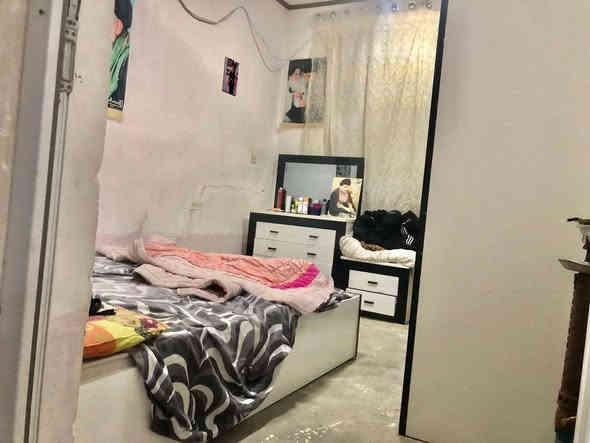 بيع سريع بيت جبراوه قرب بيت حجي اركان مساحه140متر مربع بناء طابق واحد أرضي عدد غرف نوم2
هول خطار 
استقبال
مطبخ حمام صحيات طرمه كراج سياره كاع صب سقف ثانوي خدمات واصله ماء كهرباء فرع صب السعر 12مليون وبي مجال رقم الهاتف***********
