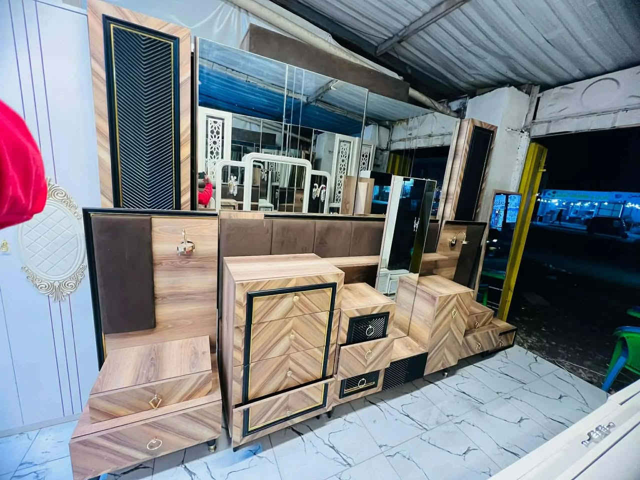 غرفة نوم مستعملة🇹🇷
موديله ثقيل 💥
 نضافة90 ٪💯
عدد القطع / 9 
نضام / أسلايت +أبواب 💢
سعرها /700 💸
شد ونقل داخل بغداد مجاني🚛
يوجود توصيل محافضات
(عموله30)


**إذا كنت صاحب هذا الإعلان وتريد حذفه لأي سبب، رجاءا أرسل رسالة إلى الدعم الفني**