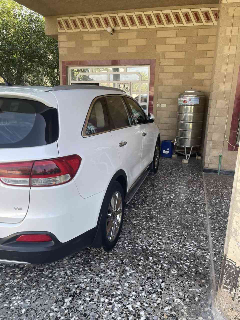 السلام عليكم 
سورنتو البيع فقط 
سياره فول موصفات كويتي 
سياره مكفوله من صبغ وتبديل بيهه بوارد ثنين زغار فقط 
سياره جديد مال جناي 
سياره ماشيه 100kmحقيقي 
مكان السيارة بغداد 
السعر 230 $
***********
***********
