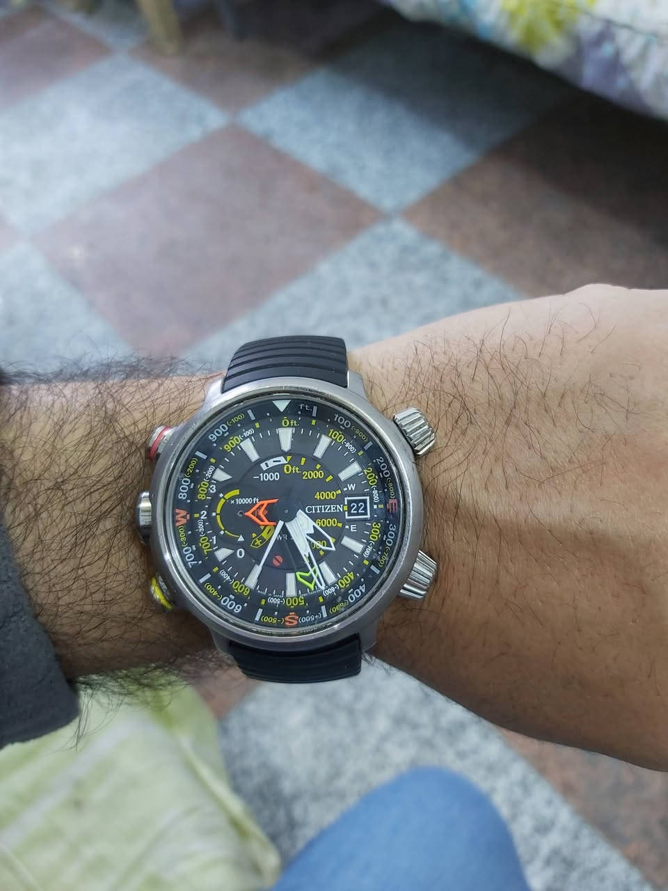 السلام عليكم
ساعه سيتزن اليتكرون برو ياباني اصلي تيتانيوم 
نضافتها فول بيه نقص سنتر واكع 
قطر الساعه 49 ملم
سعر الساعه 400 ألف دينار يوجد توصيل
حركة Eco Drive (شحن ضوئي لا نهائي) مع احتياطي طاقة يصل إلى 11 شهرًا. مؤشر احتياطي الطاقة على المينا. مقياس ارتفاع من -300 متر إلى 10000 متر. بوصلة إلكترونية. علبة من التيتانيوم الفائق، سوار من مطاط Liquiq. مقاومة للماء حتى 20 بار. الوظائف: مقياس ارتفاع من -300 متر إلى 10000 متر. بوصلة إلكترونية. الميزات: علبة من التيتانيوم الفائق، سوار من مطاط Liquiq. مقاومة للماء حتى 20 بار. الأبعاد: قطر العلبة: 49.5 مم. ساعة Citizen BN4021-02E للرجال. الحركة: كوارتز. العرض: تناظري. الميزات: متعددة الوظائف. مقاومة للماء حتى 10 ضغط جوي. مادة العلبة: تيتانيوم. لون العلبة: أسود. لون المينا: أسود. نوع السوار: سيليكون. لون السوار: أسود. عرض العلبة: 50 مم. عمق العلبة: 16 مم. الوزن: 100 غرام. الجنس: رجالي.


**إذا كنت صاحب هذا الإعلان وتريد حذفه لأي سبب، رجاءا أرسل رسالة إلى الدعم الفني**