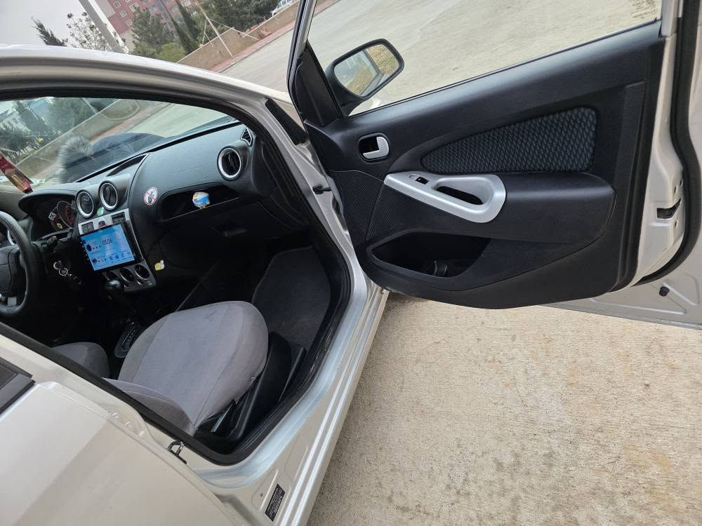 فيكؤ مؤديل 2015
كيرئؤتؤماتيك كيرؤمه كينه ي بيلاد ته بريد ساردؤكه رمي مه سبؤت ده بل ئيرباك ABSجام كاره با ئاؤينه كاره با سنؤق كؤنترؤل شاشه ئايباد كاميراؤ حازه جؤارتايه ؤيلي لؤك كيرؤ مه كينه ؤ كشت كاره باهيي مه سبؤت ره سمي سؤنه ريم داناؤه به س بيشي لاي سايه ق ده عمي به سيتي هه يه سه نه ؤي تازه يه به شه رتي ته حؤيلؤخرامه ؤ براؤه ي به شه رت(62)كه لاؤ كه ميك مؤعامه له له سليمانيم به س بؤ فرؤشتنه 
*********** السليمانية, العراق
